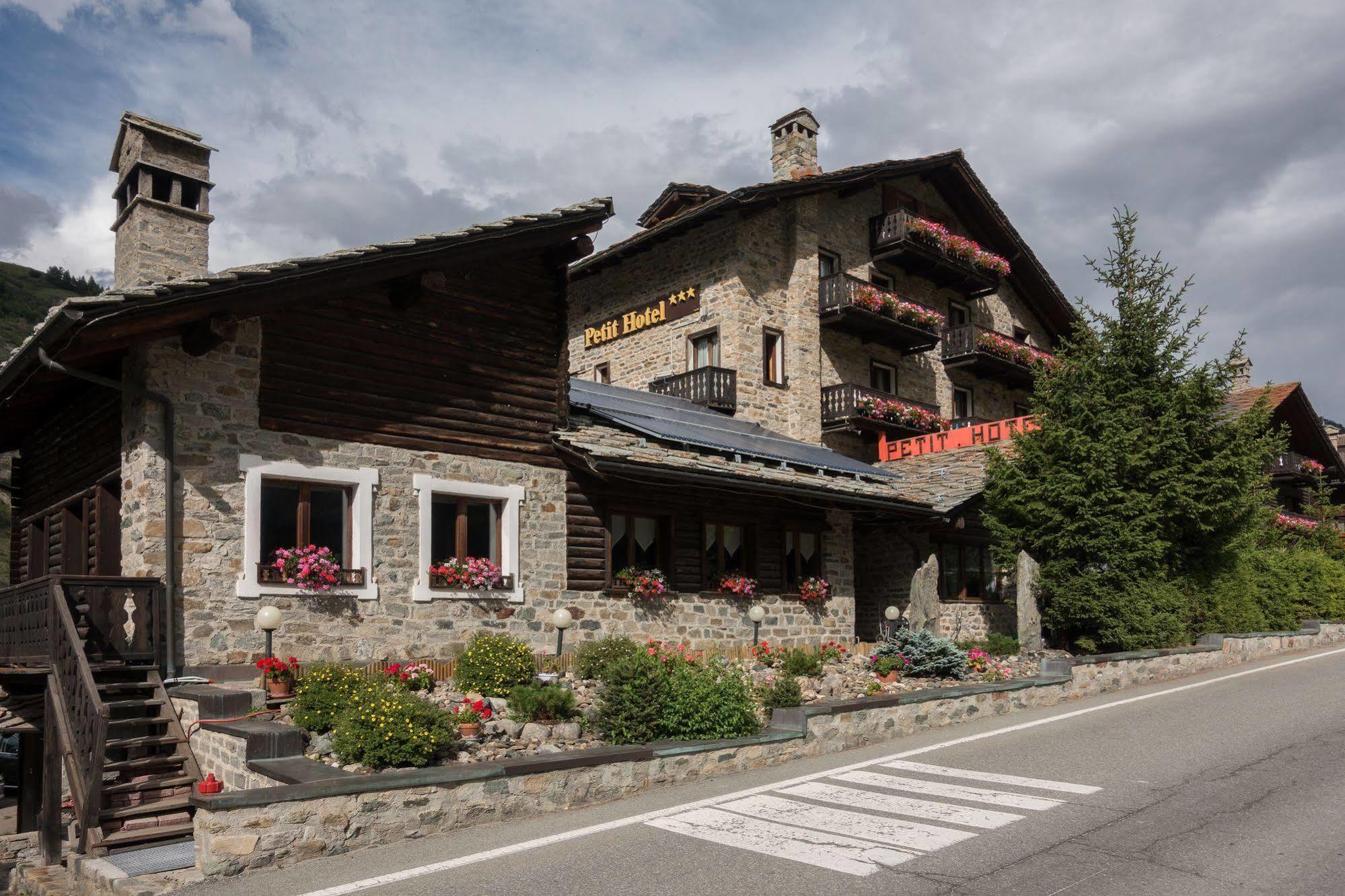 Petit Hotel Cogne Kültér fotó
